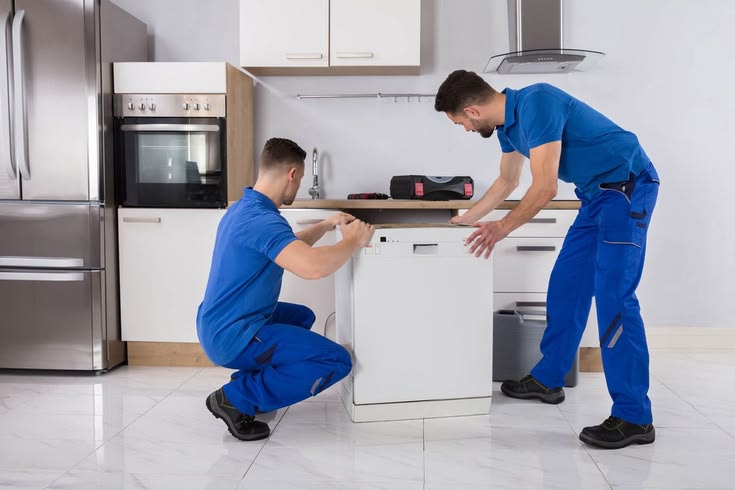 two rechnicians repairs
